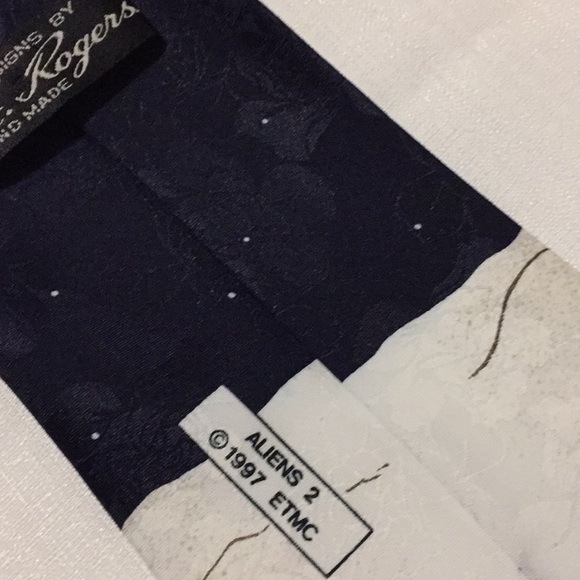 Vintage 1997 A.Rogers Aliens 2 Blue Necktie Tie - Picture 5 of 7